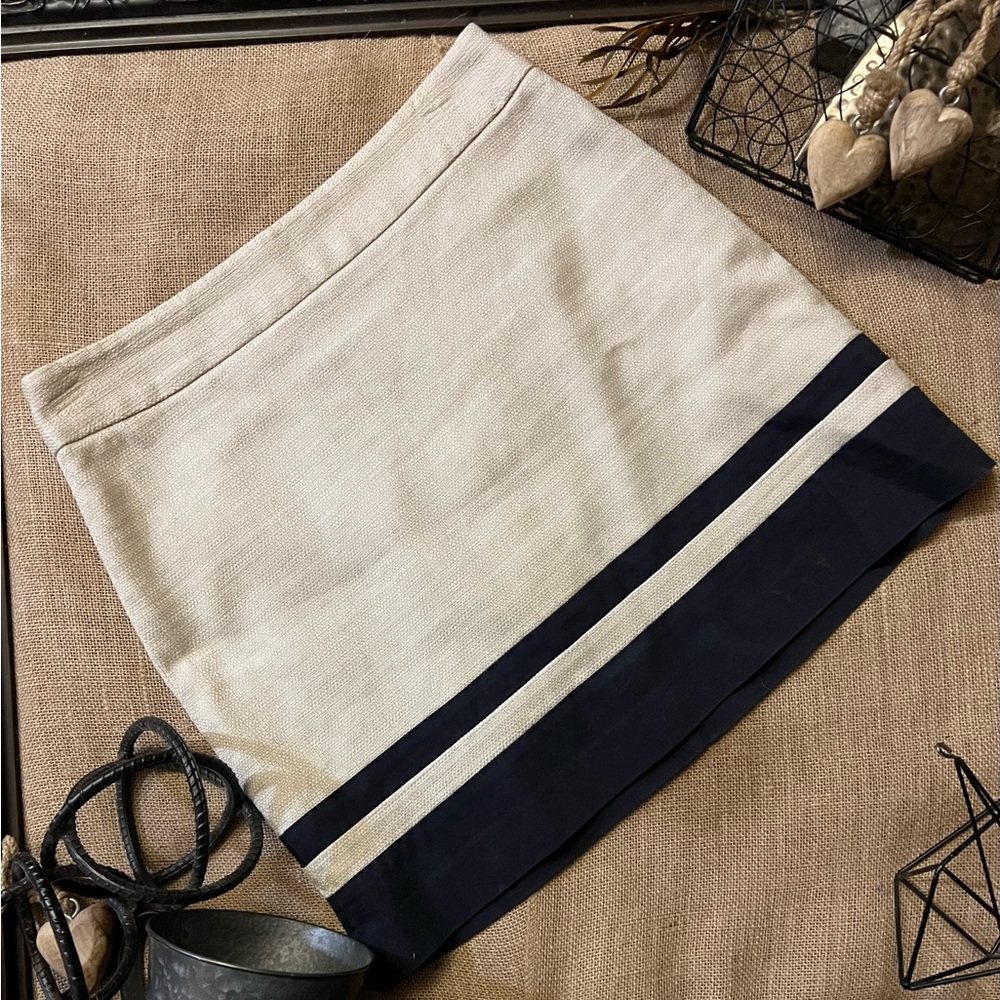 EUC Loft Cream Striped Twill Pencil Skirt.  Size 8